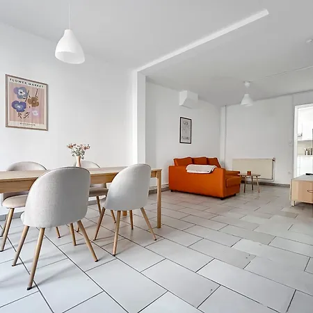 Apartment Maison Spacieuse, Proche Commodites & Transports